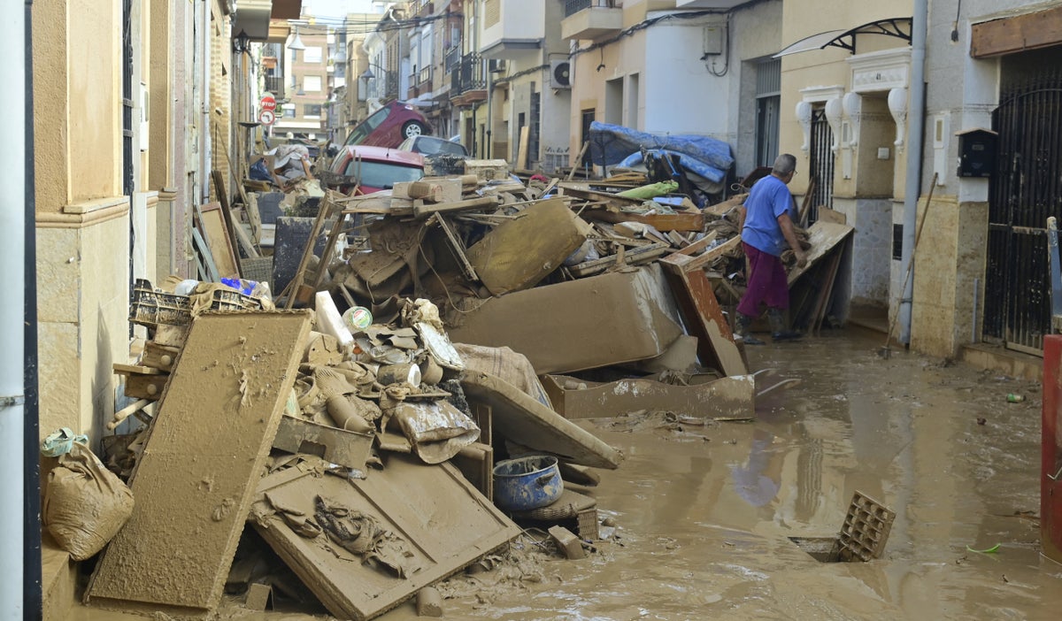 Emergencia en Valencia: Cónsul de Colombia detalla esfuerzos para asistir a afectados por inundaciones.