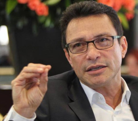 Exalcalde de Santa Marta llamado a juicio por corrupción en contrato millonario de coliseo de Gaira. Fiscalía acusa a Carlos Caicedo por peculado y contrato sin requisitos legales.