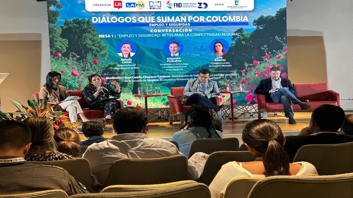 "Diálogos que suman por Colombia", un espacio de debate sobre empleo y seguridad del país llegó a Medellín
