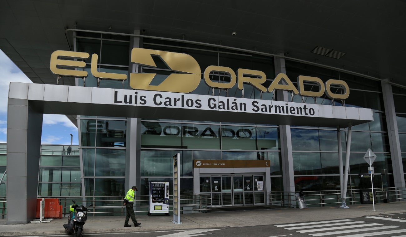 La IATA eleva alerta por retrasos en vuelos en El Dorado de Bogotá.