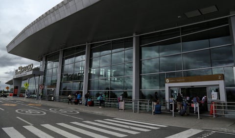El aeropuerto internacional El Dorado de Bogotá ofrece cabinas emocionales para pasajeros con ansiedad y temor.