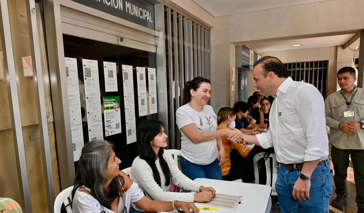 Alejandro Eder, alcalde de Cali, participando en la consulta popular sobre el Área Metropolitana del Suroccidente