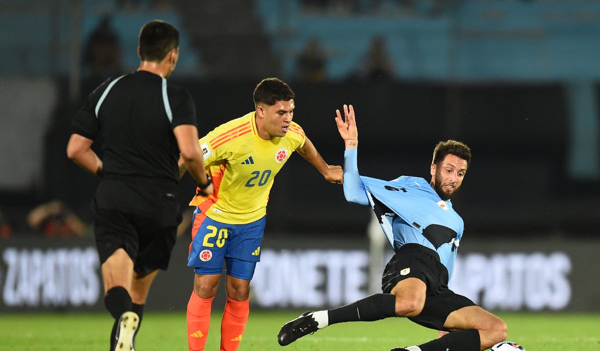 Uruguay se queda con el triunfo ante Colombia con un gol de último minuto