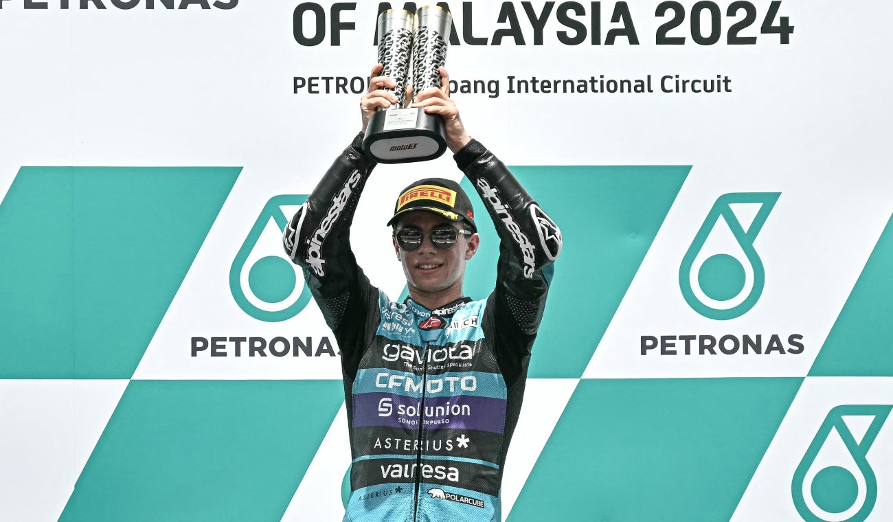 David Alonso hace historia con su sexta victoria consecutiva en el Gran Premio de Malasia, superando a Taiyo Furusato Honda y José Antonio Rueda KTM.