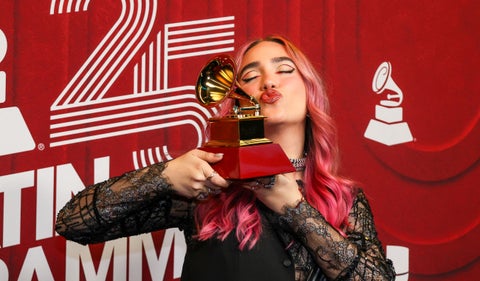 La cantante colombiana Ela Taubert, premiada como Mejor Nuevo Artista en los Latin Grammy, se presentará en Megaland 2024 en el Parque Simón Bolívar.