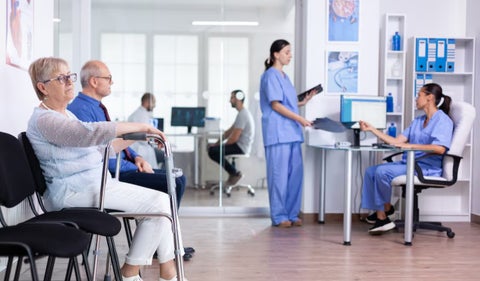 El nuevo superintendente de salud nombra interventores de EPS sin registro en el RILCO.