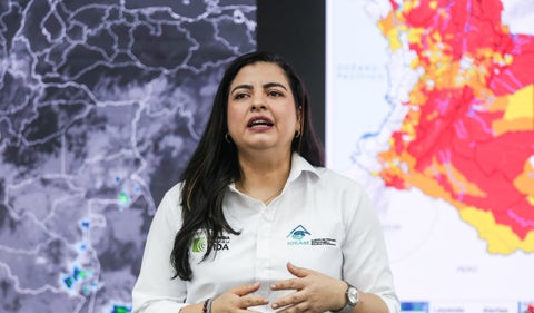 La directora del Ideam advierte sobre la perturbación tropical AL97 en el mar Caribe, con alta probabilidad de convertirse en ciclón en los próximos días.