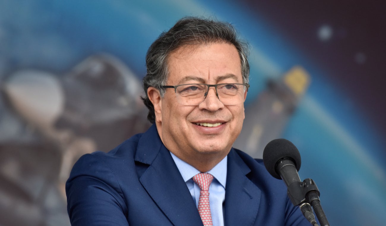Presidente Gustavo Petro denuncia acorralamiento contra el Gobierno durante convención del partido Mais en Bogotá.