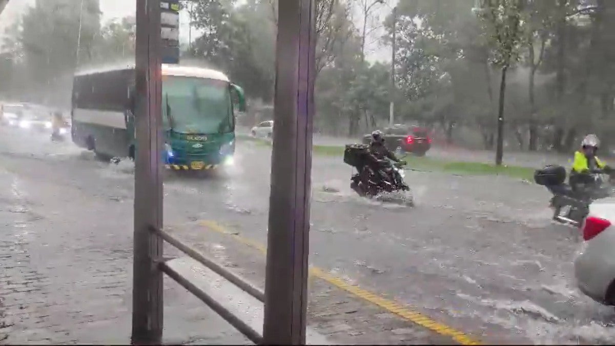 Se desborda el río Arzobispo en Bogotá