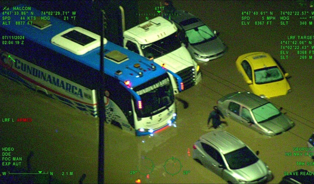 Inundaciones en Bogotá afectaron a más de 70 rutas escolares, rector del Gimnasio Colombo Británico relata la movilización sin precedentes para rescatar a los estudiantes atrapados.