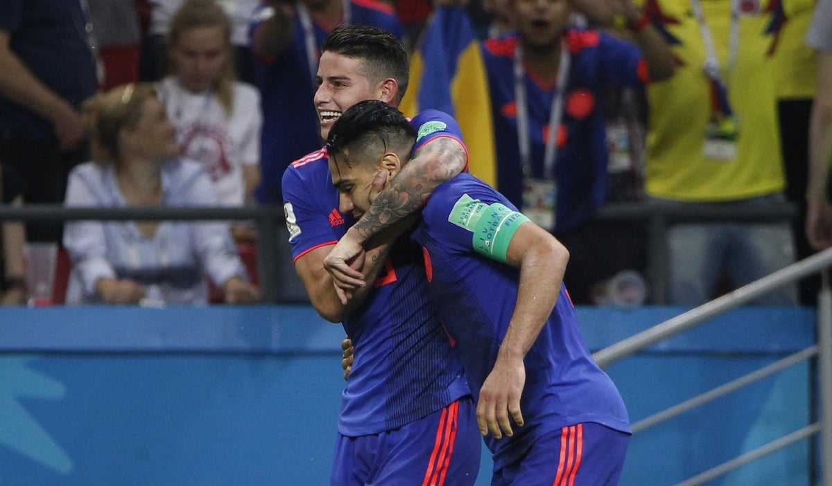 James Rodríguez felicita a Falcao García por récord goleador histórico en la selección Colombia.