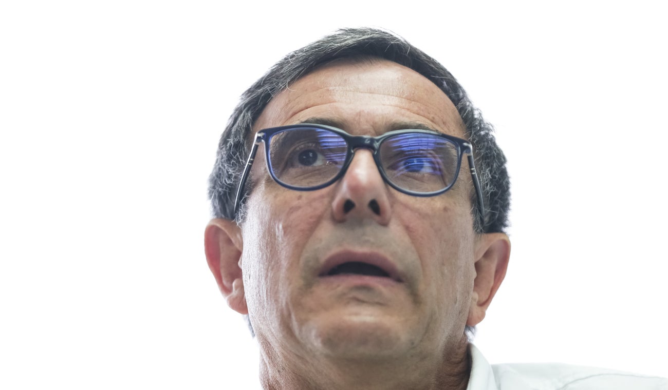 El exdirector de la Policía Nacional, Jorge Luis Vargas, guarda silencio ante la Fiscalía en investigación por compra de software espía Pegasus.