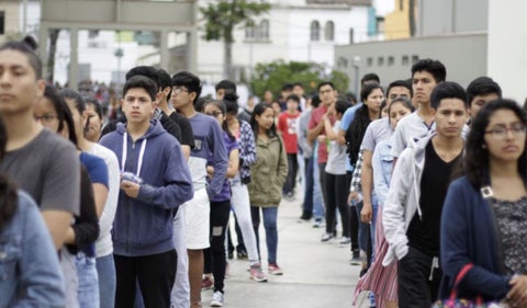 Jóvenes buscando trabajo