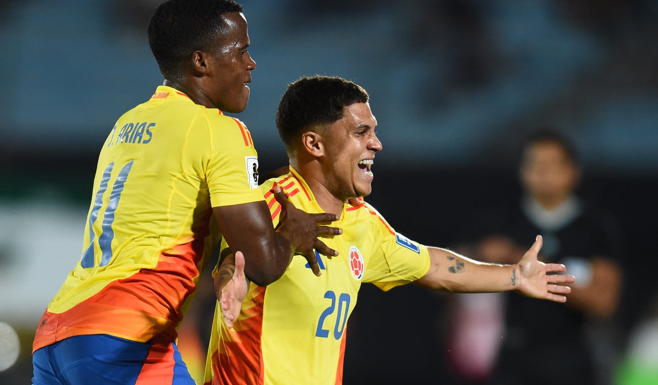 Juan Fernando Quintero marca un golazo de tiro libre en el partido de la Selección Colombia contra Uruguay