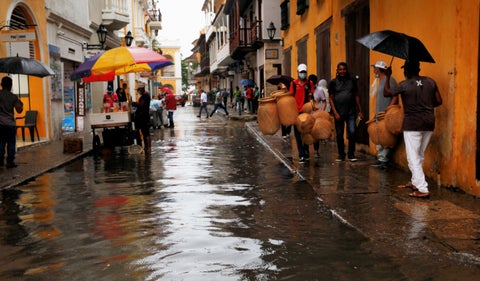 Alerta en Cartagena por fuertes lluvias y posibles inundaciones debido a perturbación tropical.