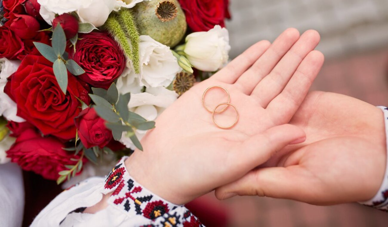El Senado aprueba ley que prohíbe matrimonio para menores de edad en Colombia para proteger a los jóvenes y prevenir abusos.