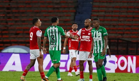 Polémica tras el partido entre Atlético Nacional e Independiente Santa Fe en la Liga Betplay. Entrenadores protagonizan tenso momento en el Atanasio Girardot.