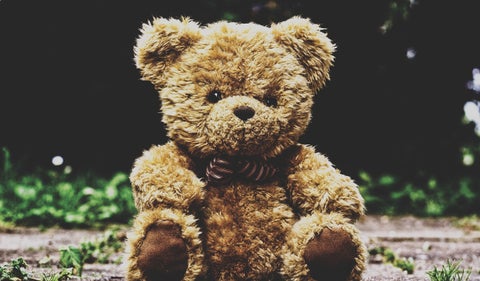 Capturan a ladrones en Barranquilla que escondían armas en un oso de peluche durante atraco.