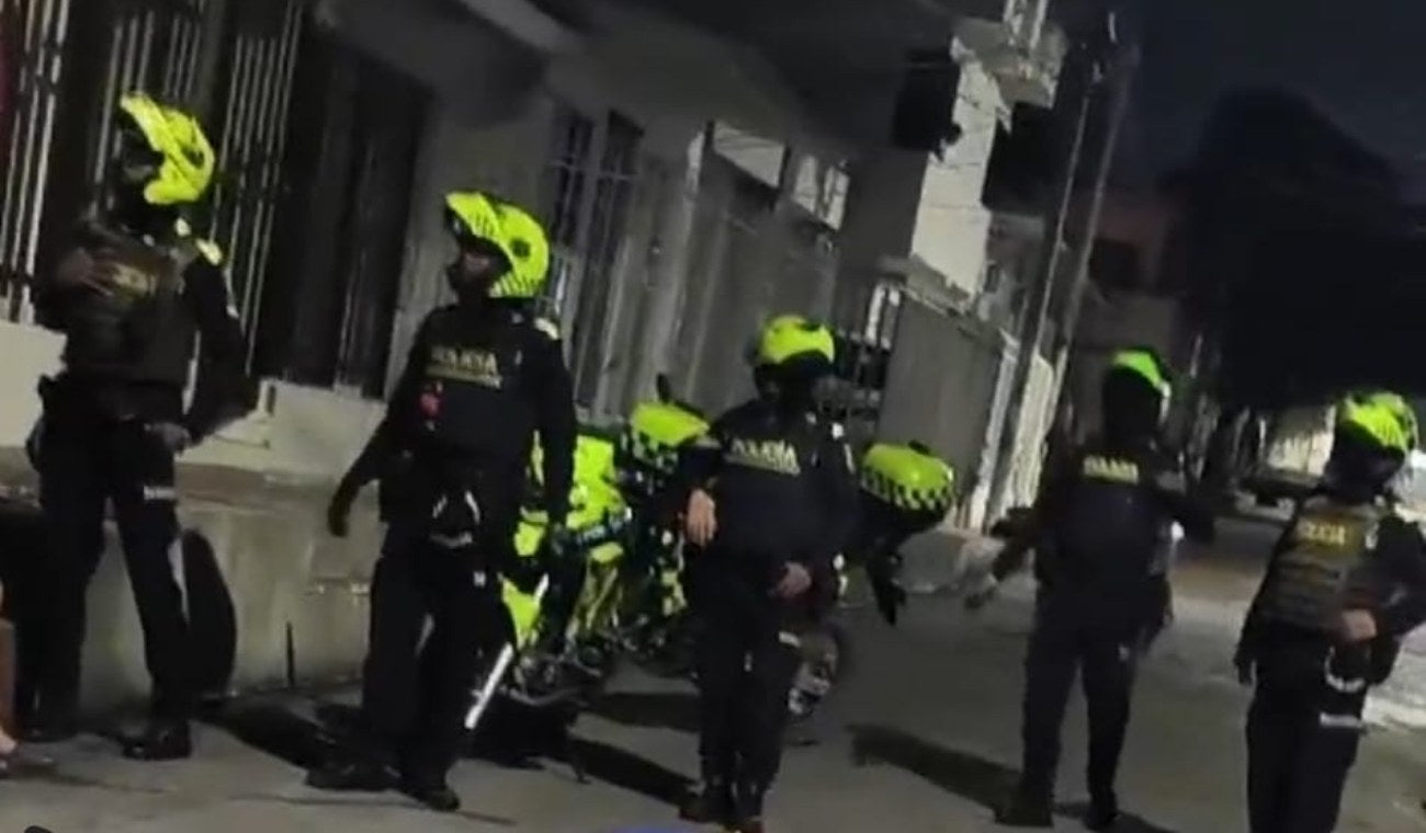 Policías llegando al lugar de la masacre en Barranquilla
