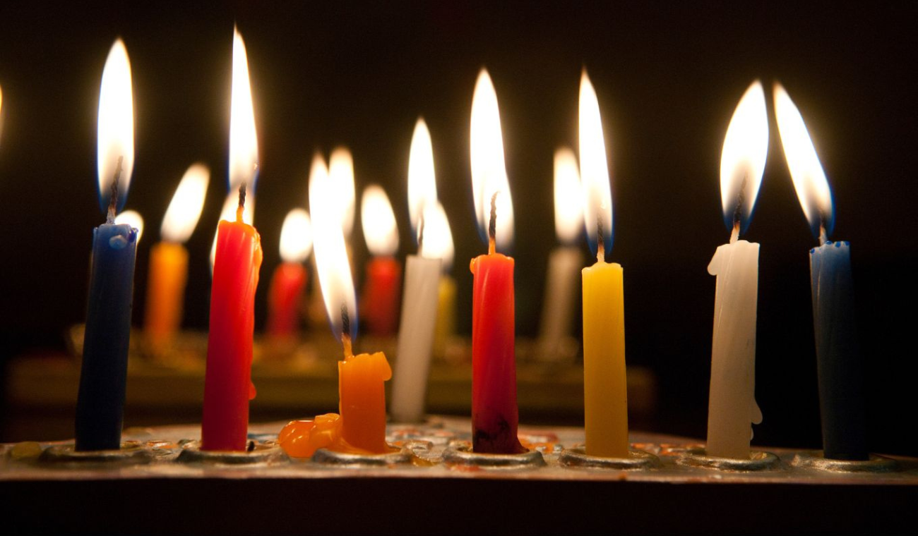 ¿Qué colores de velas ayudan a atraer la prosperidad? Conoce los más poderosos