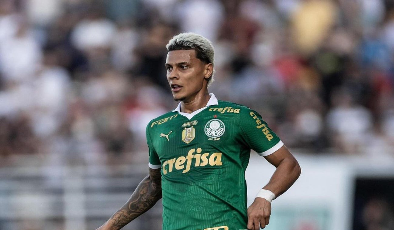 Richard Ríos, futbolista colombiano de Palmeiras, en la mira del PSG y otros clubes europeos tras complicada temporada en Brasil.