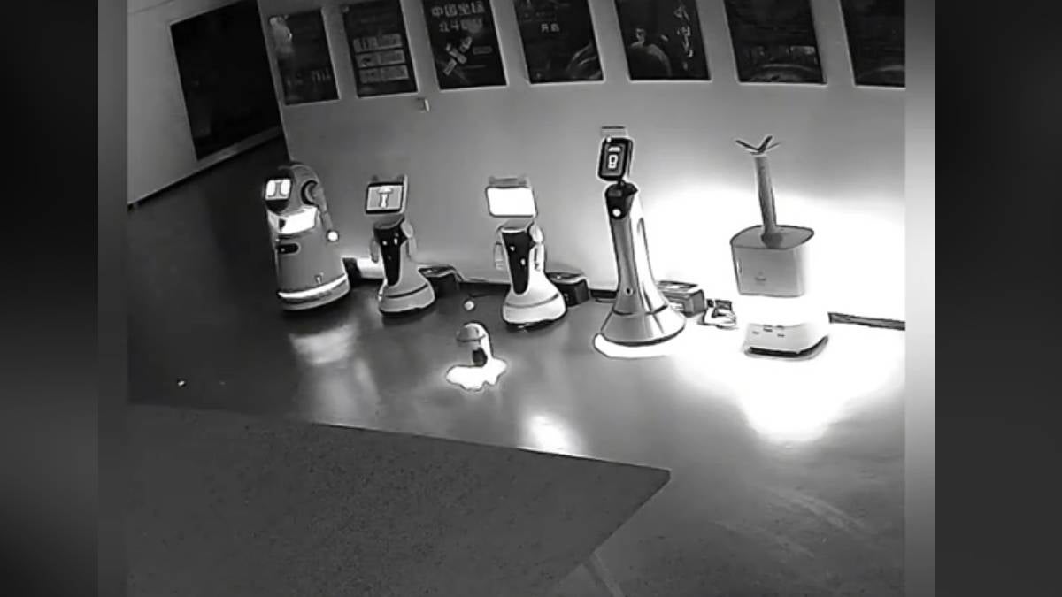 Robot secuestra a otras máquinas