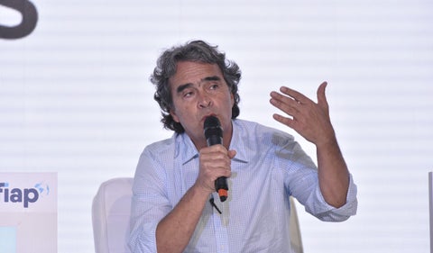 Sergio Fajardo advierte sobre impacto de reelección de Trump en América Latina y Colombia.