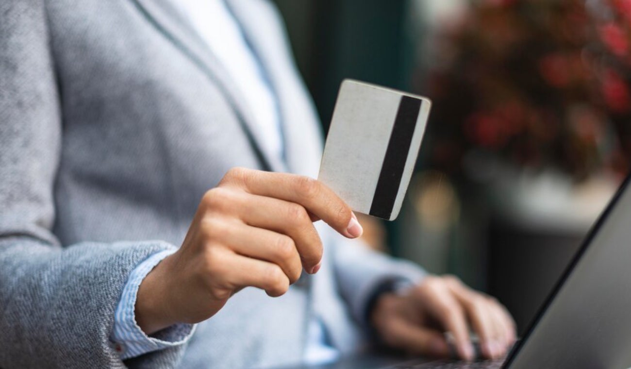 Presidenta de AmCham Colombia y presidente de Andi se pronuncian sobre reducción de tasas de interés en Colombia, destacando la necesidad de acciones coordinadas para reactivar la economía.