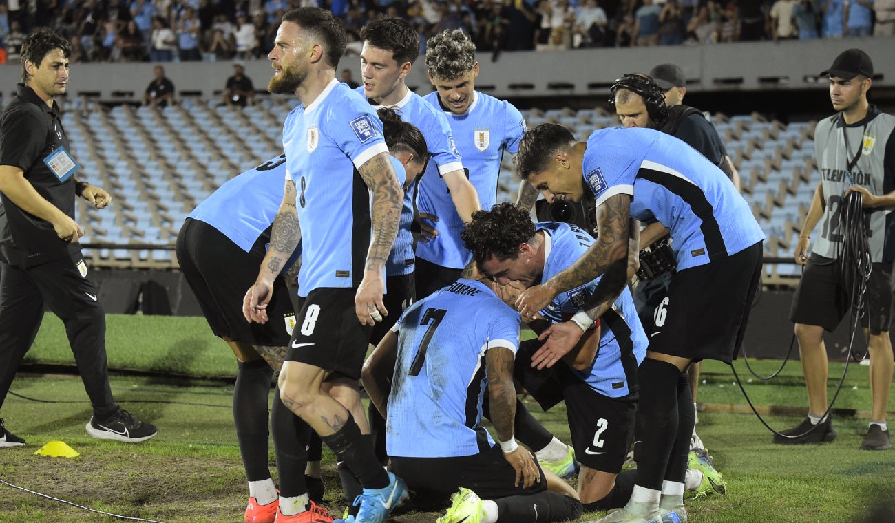 La Selección Colombia sufre un duro revés ante Uruguay en la Eliminatoria Sudamericana, con un autogol de Dávinson Sánchez y un gol de Rodrigo Aguirre en apenas tres minutos.