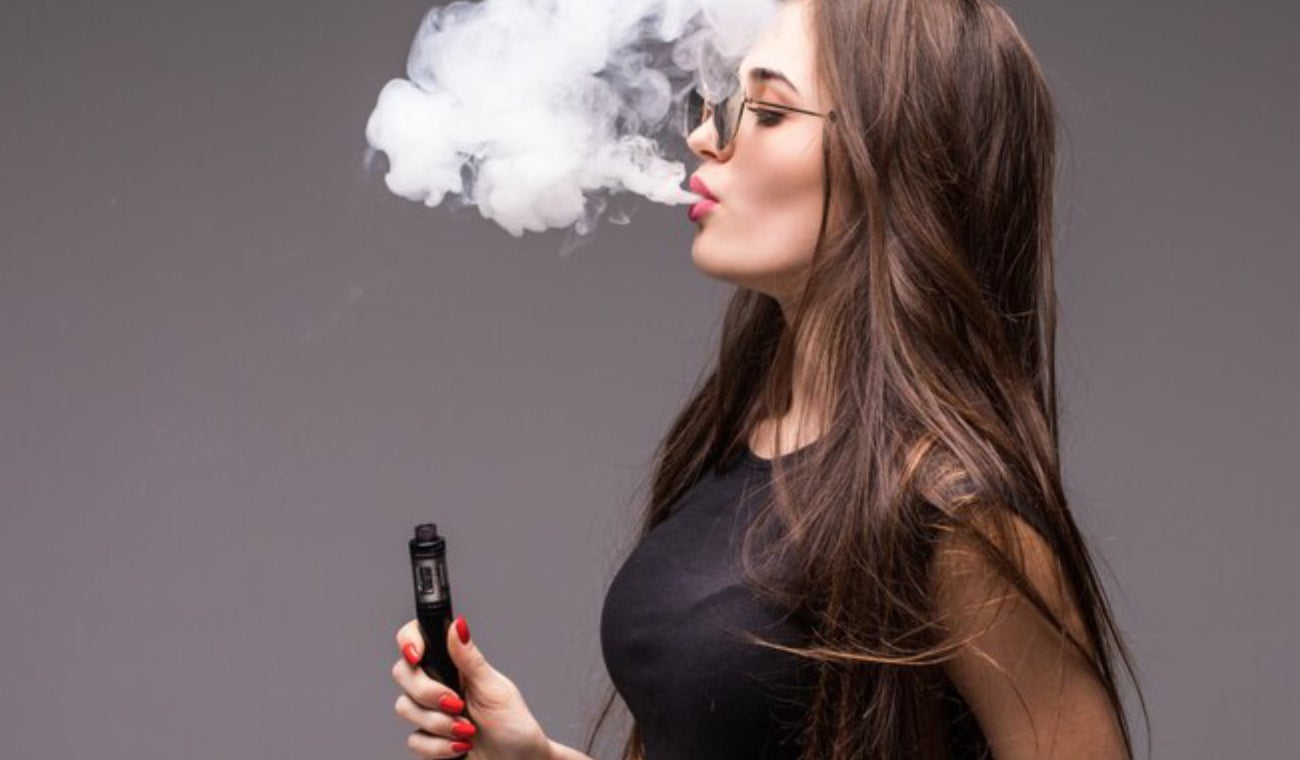 Proyecto liderado por concejal Rolando González busca frenar venta de vapeadores a menores en Bogotá para prevenir riesgos de salud pública.