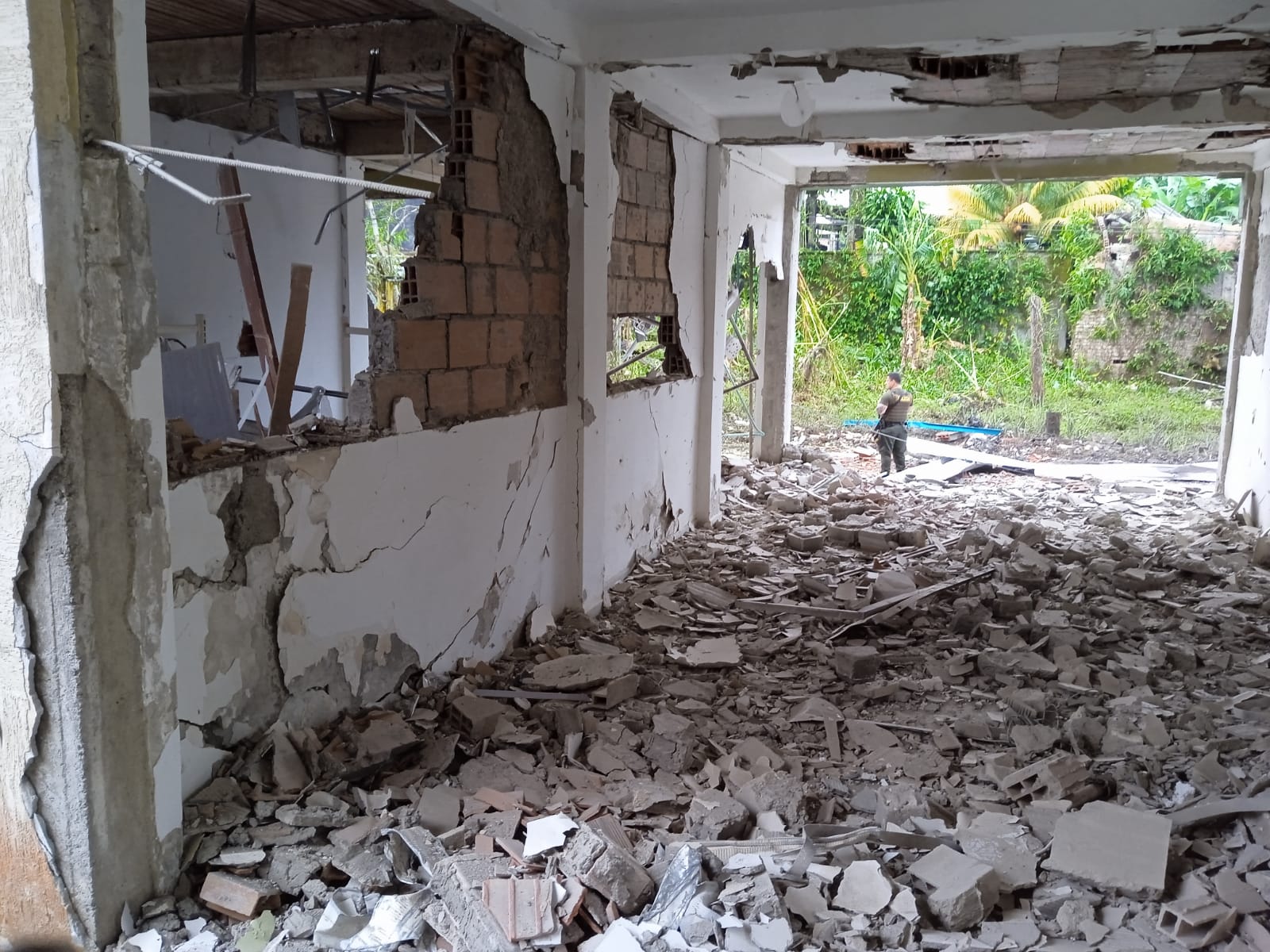 Los dos policías heridos están fuera de peligro.