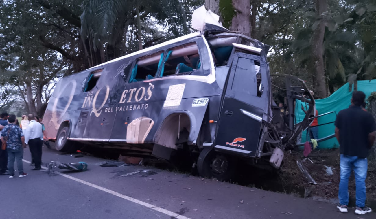 bus de Los Inquietos del Vallenato