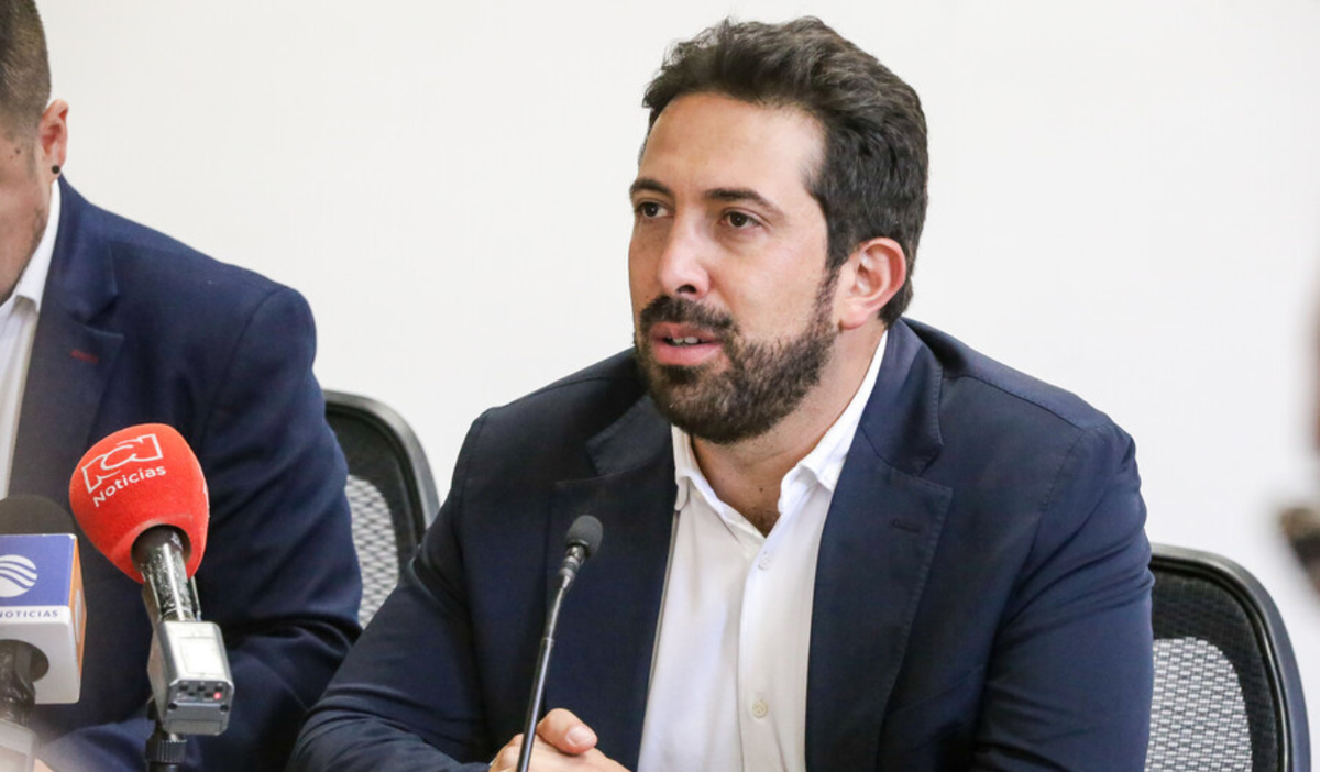 Diego Guevara defiende reforma tributaria