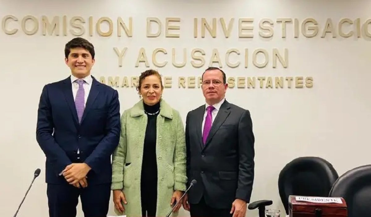 Investigadores de la Comisión de Acusación de la Cámara.