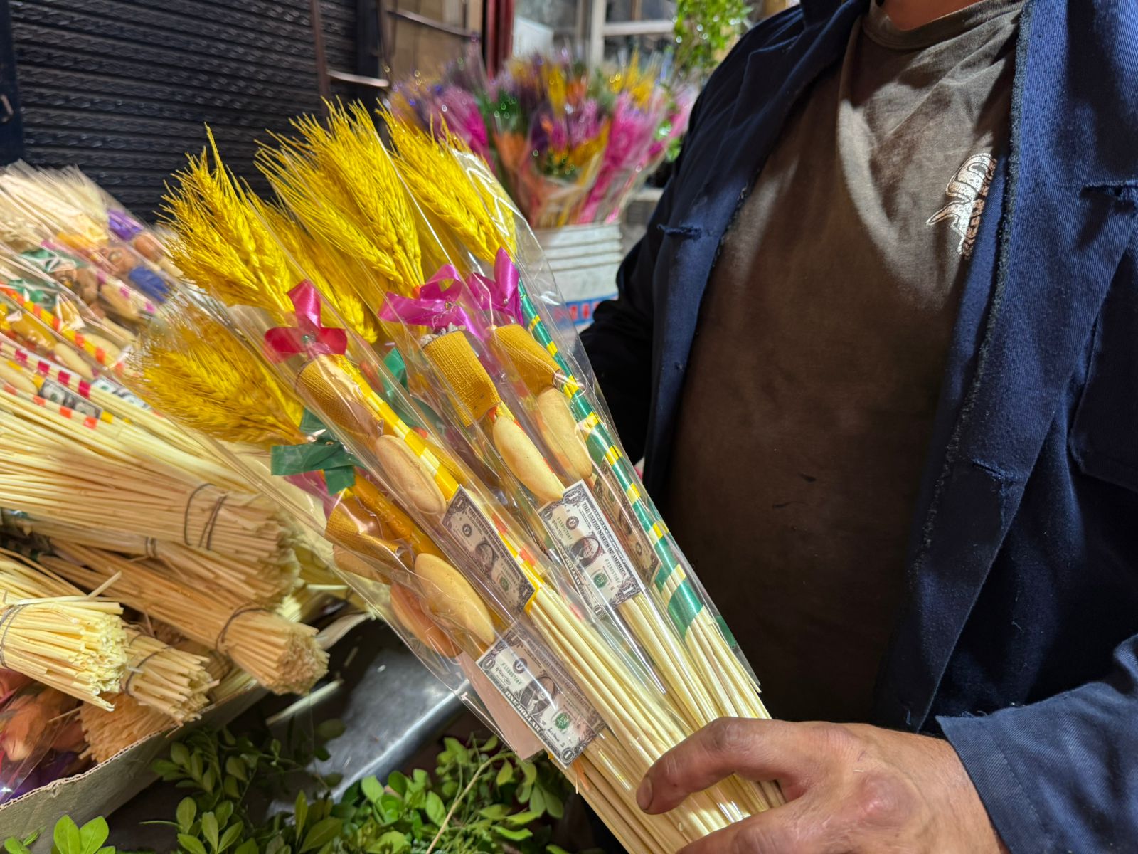 Comerciantes de la Plaza La Perseverancia se preparan para la temporada de agüeros de fin de año