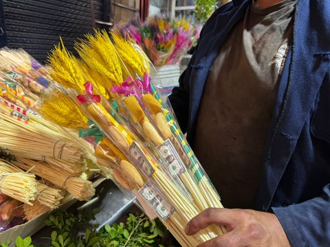Comerciantes de la Plaza La Perseverancia se preparan para la temporada de agüeros de fin de año