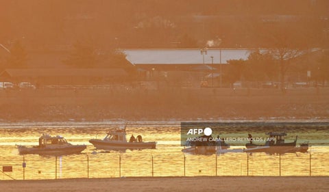 Labores de rescate tras siniestro aéreo en Washington