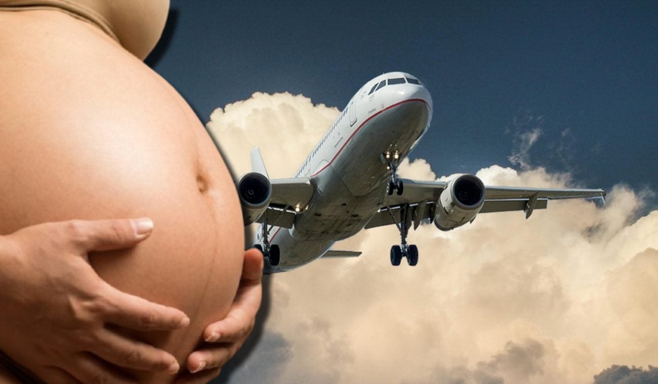 Mujer embarazada avión