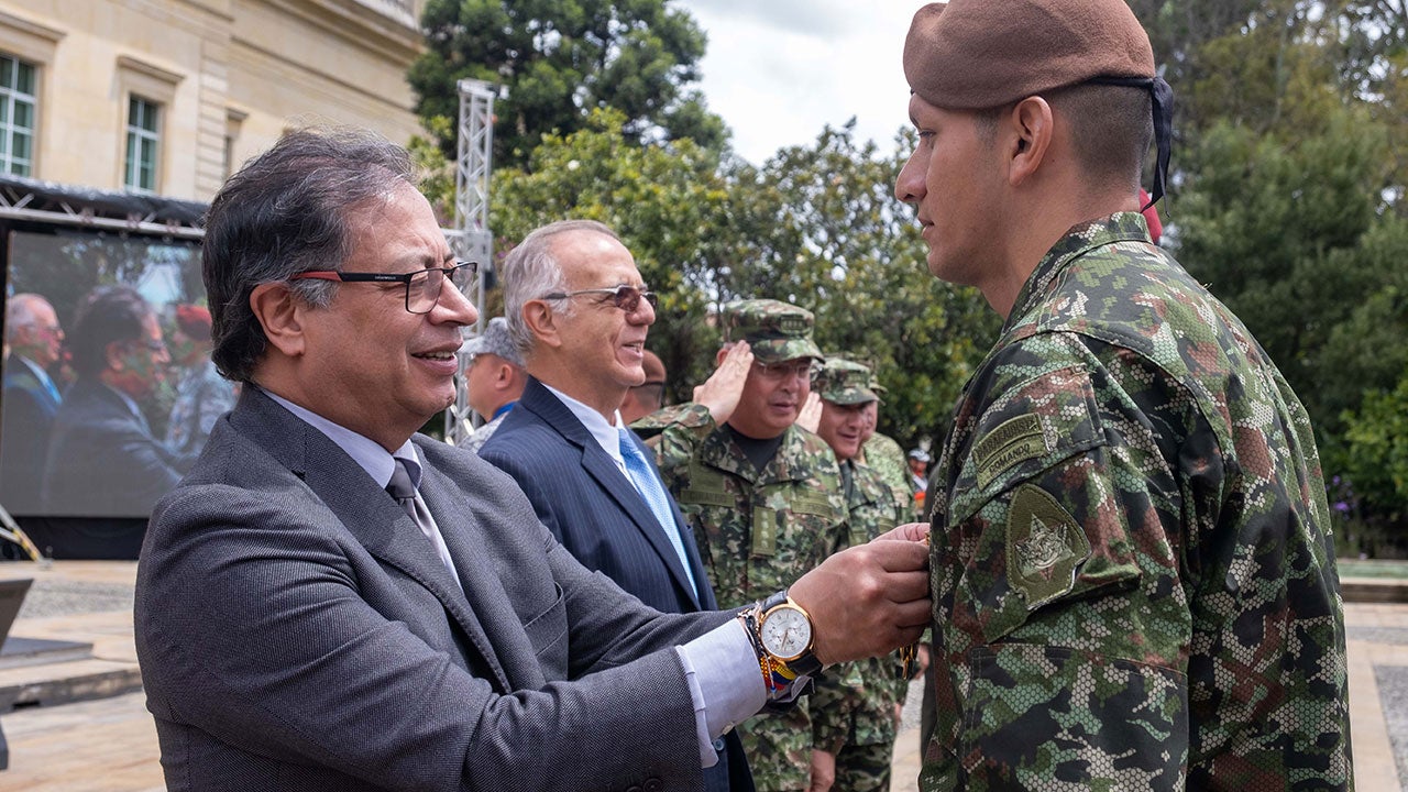 Presidente Gustavo Petro y general Pedro Sánchez.