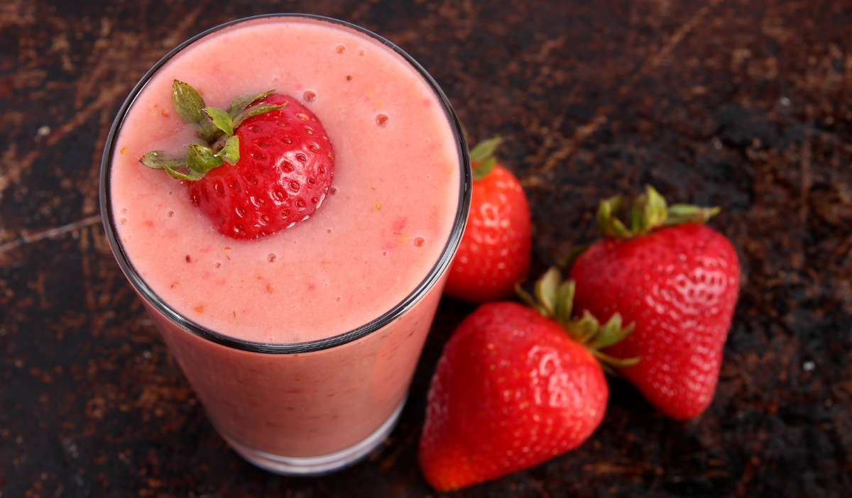 El batido con pocos ingredientes que ayuda a perder peso, según nutricionista