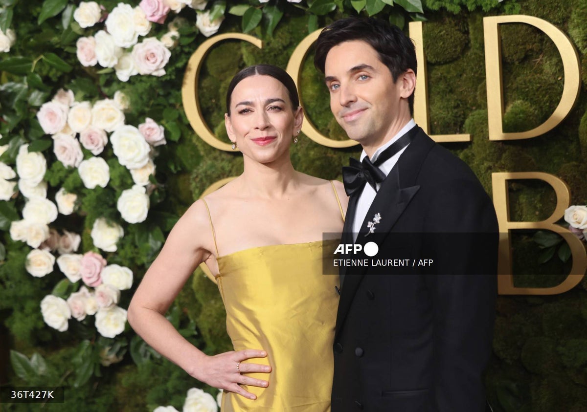 Paul Downs y su esposa en los Globos de oro 2025