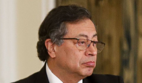 Petro suspende diálogos con el ELN