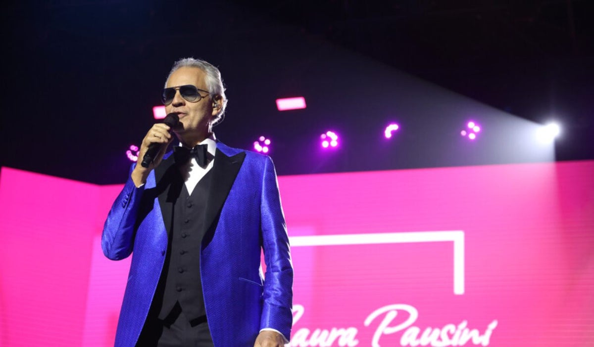 Andrea Bocelli deslumbra en Bogotá con un recital de música clásica y pop, celebrando 30 años de carrera junto a su familia.
