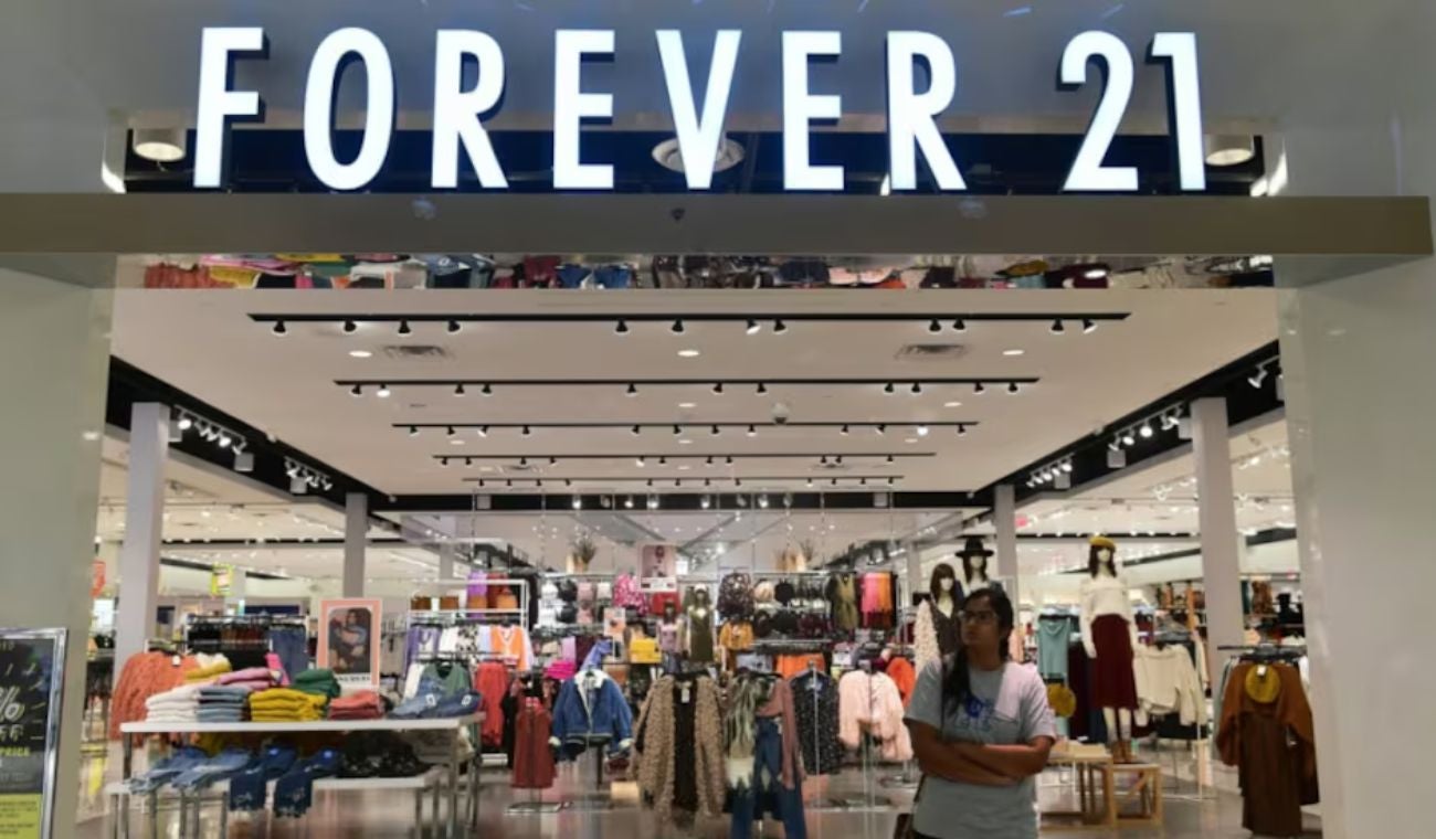 Forever 21 enfrenta una nueva QUIEBRA: cerrará 200 TIENDAS