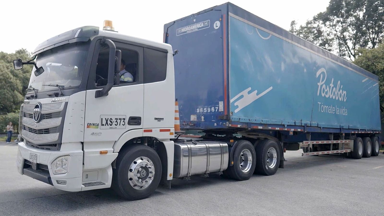 Piloto de tractocamiones con hidrogeno Postobón