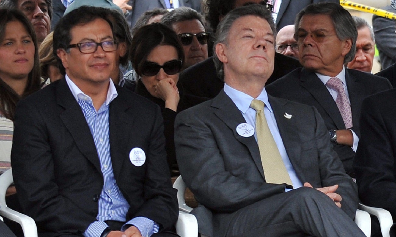 Gustavo Petro y Juan Manuel Santos, quien lo criticó por la crisis con Estados Unidos
