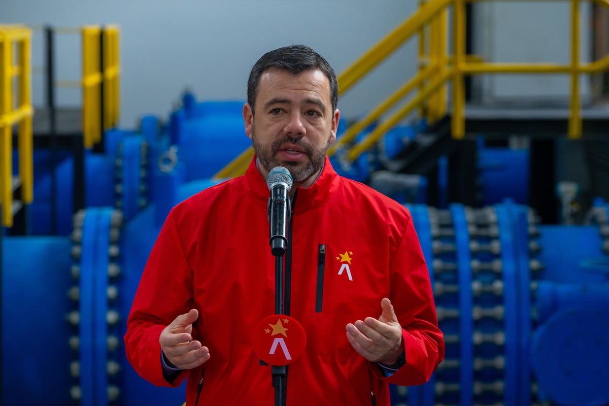 Carlos Fernando Galán agua l Bogotá l Febrero 2025