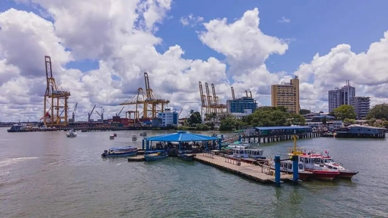 Trabajadores del transporte rural en Buenaventura denuncian falso positivo en operativo contra 'Los Shottas'. Orlando Ríos, conductor honorable, es recordado con cariño por sus compañeros.