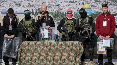 Tres rehenes a manos de Hamás fueron entregados a la Cruz Roja para su posterior traslado a Israel.