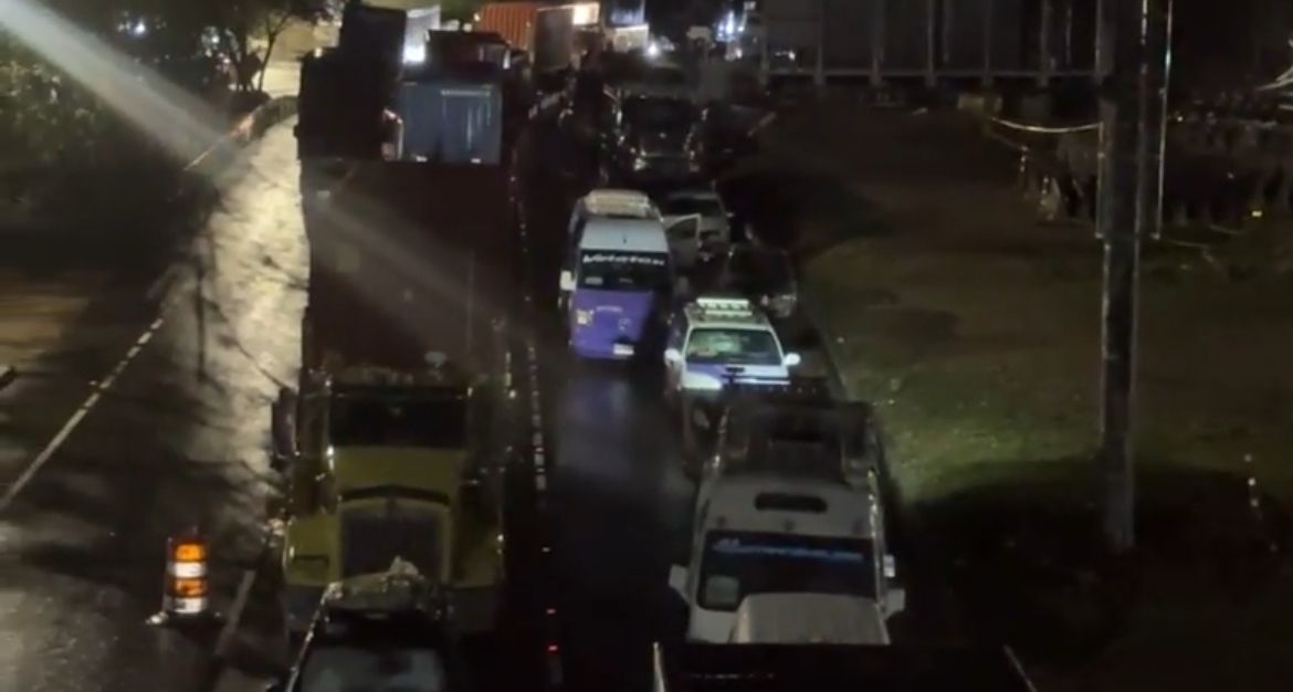 Bloqueo vía Bogotá - Girardot